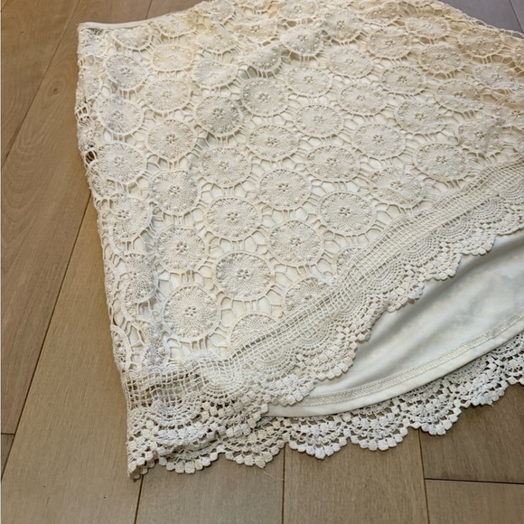 Willi Smith Dresses & Skirts - Willi Smith Cream Lace Mini Skirt